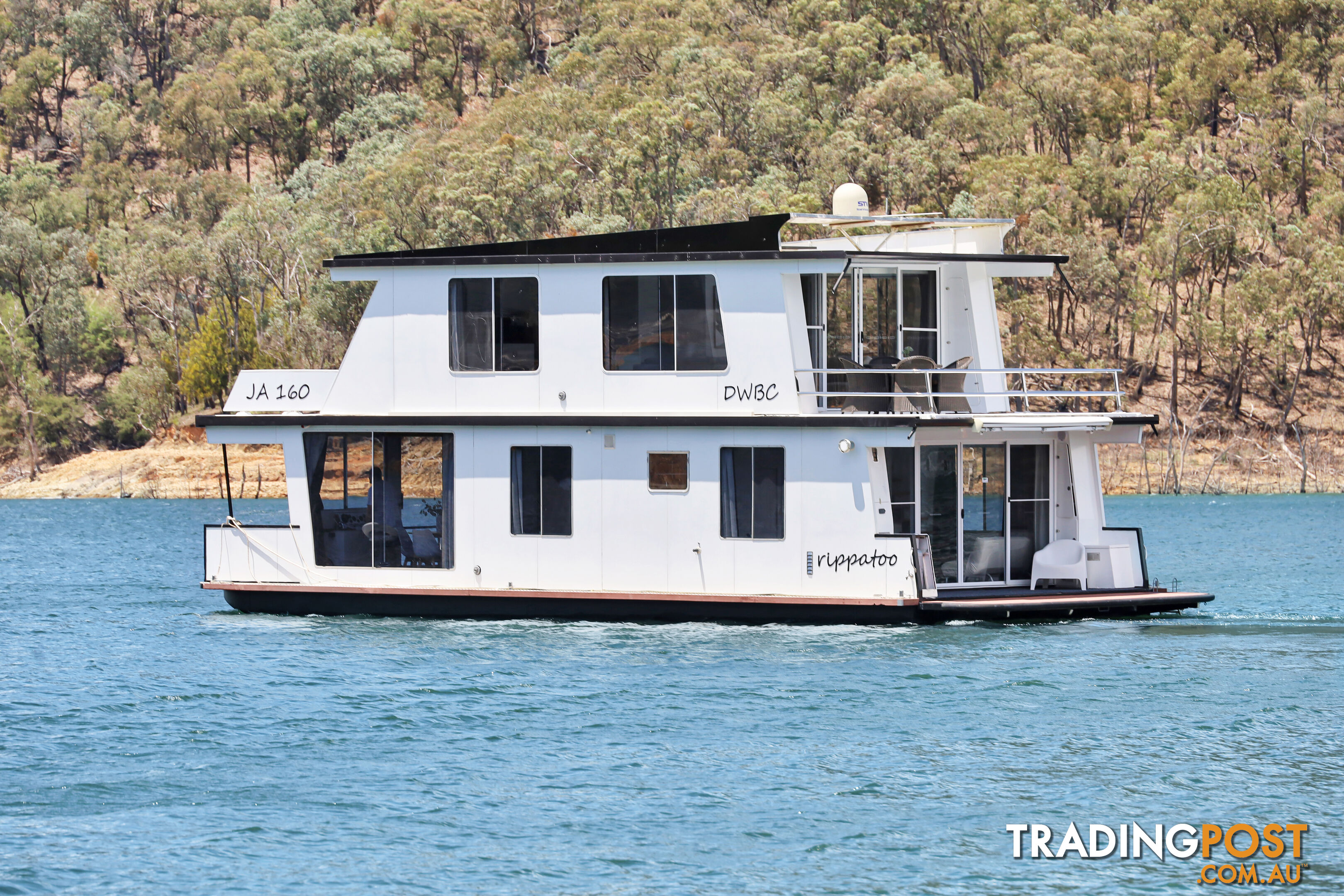 Rippatoo Houseboat Holiday Home on Lake Eildon