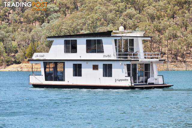 Rippatoo Houseboat Holiday Home on Lake Eildon