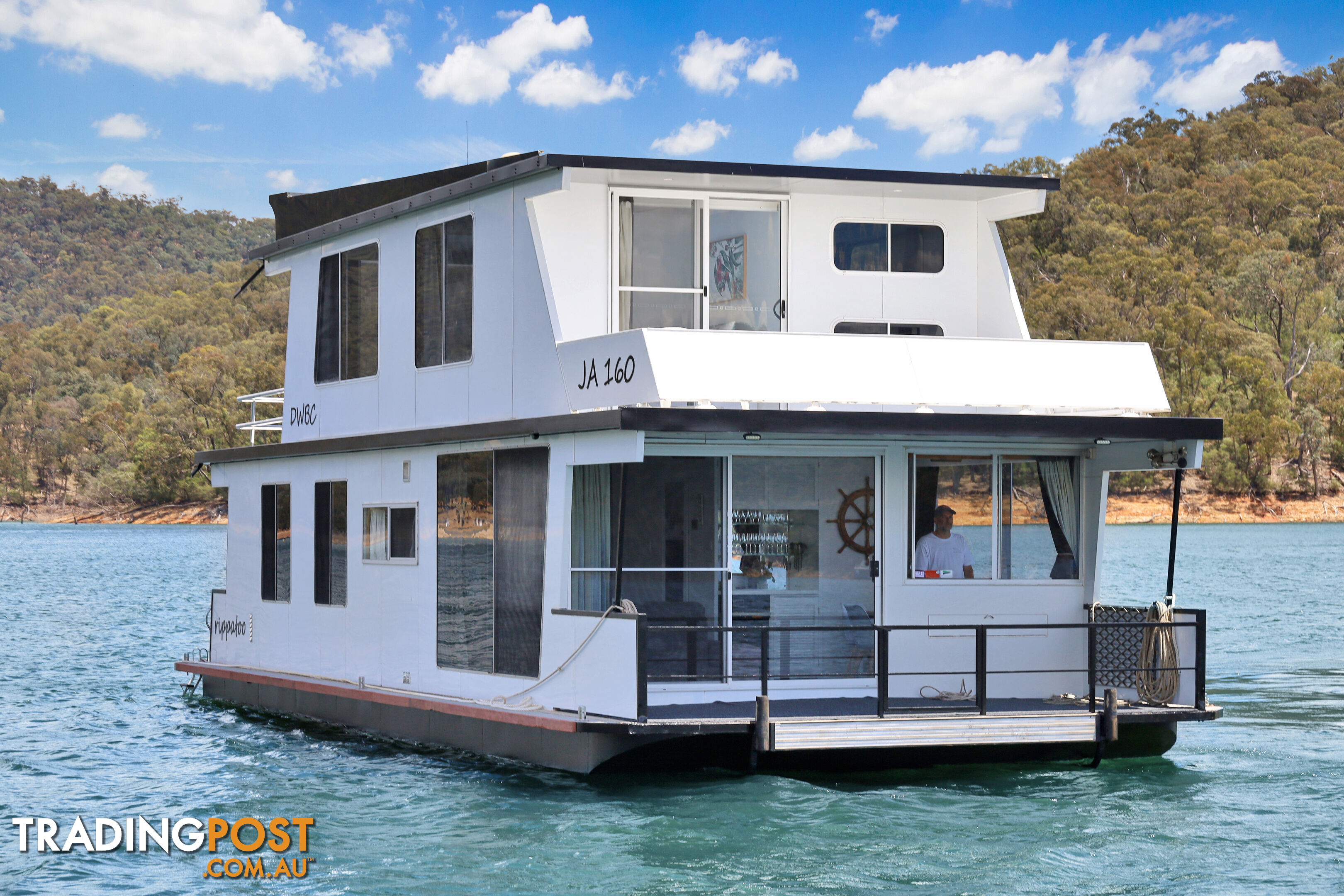 Rippatoo Houseboat Holiday Home on Lake Eildon