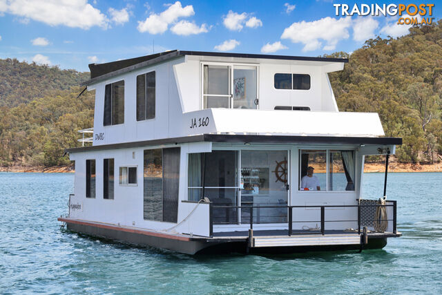 Rippatoo Houseboat Holiday Home on Lake Eildon