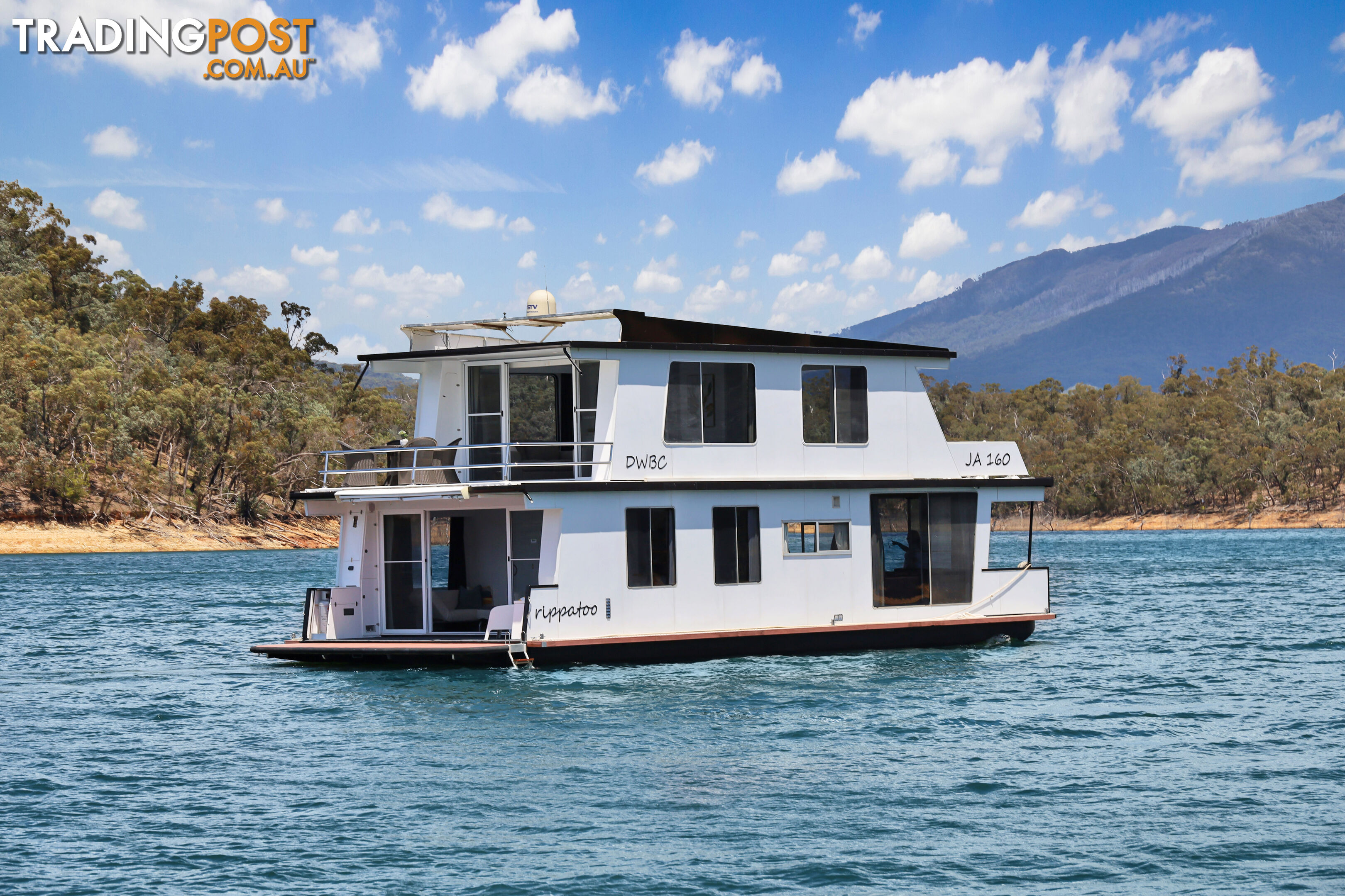 Rippatoo Houseboat Holiday Home on Lake Eildon