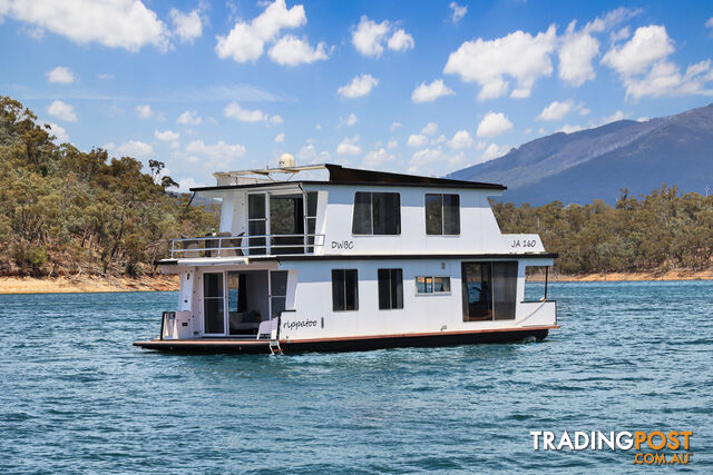 Rippatoo Houseboat Holiday Home on Lake Eildon