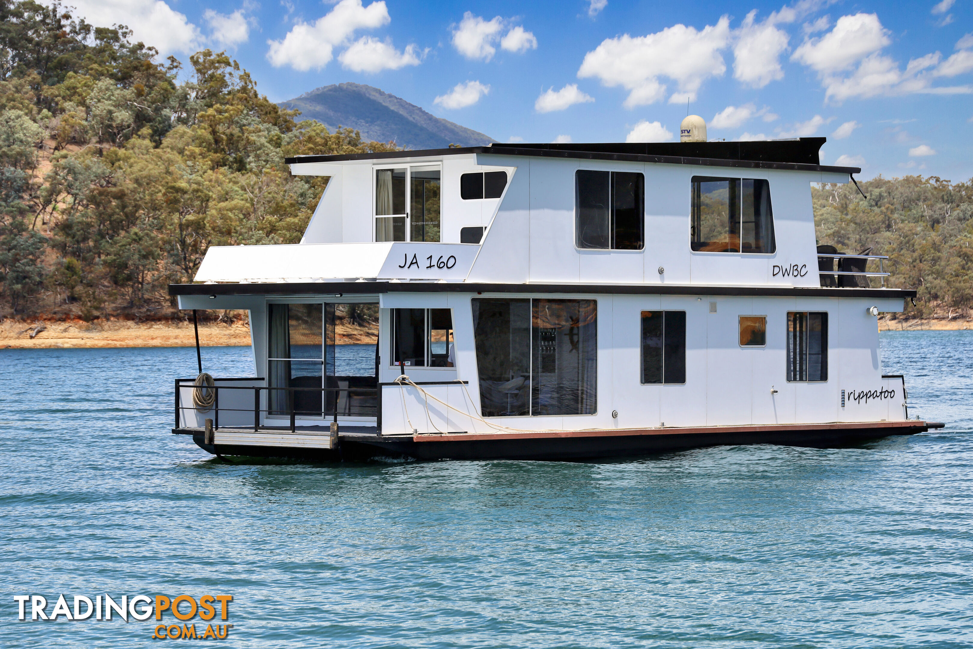 Rippatoo Houseboat Holiday Home on Lake Eildon