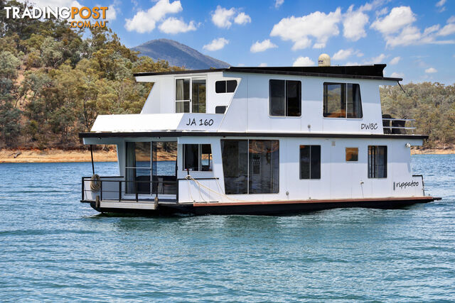 Rippatoo Houseboat Holiday Home on Lake Eildon