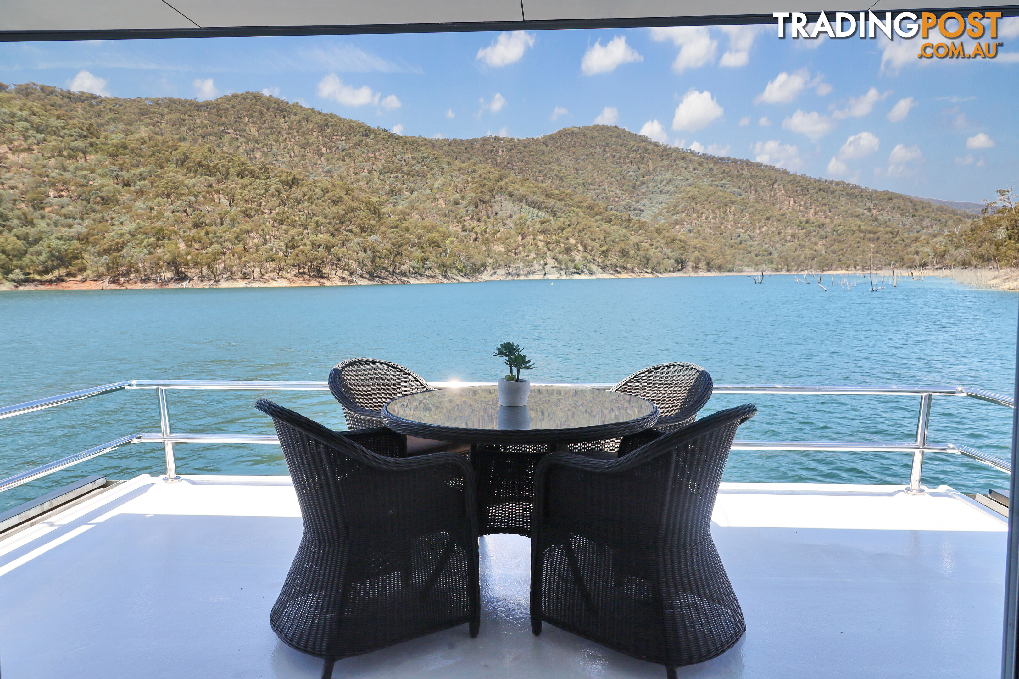 Rippatoo Houseboat Holiday Home on Lake Eildon