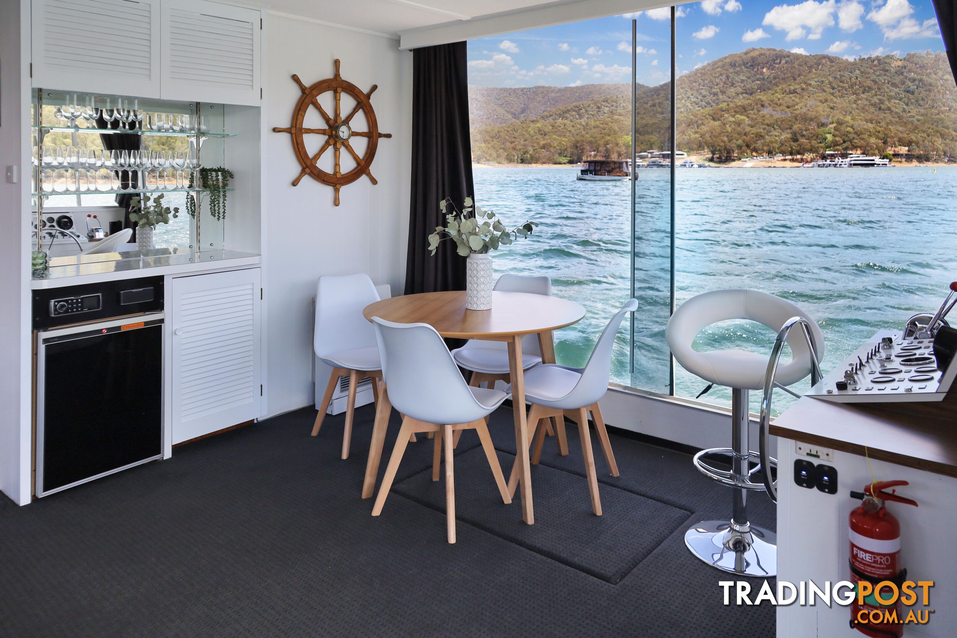 Rippatoo Houseboat Holiday Home on Lake Eildon