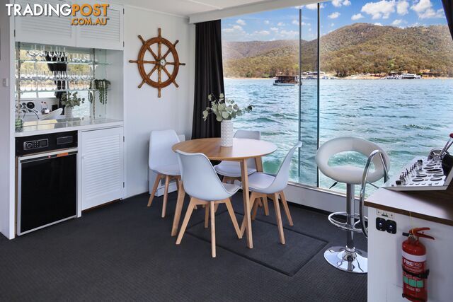 Rippatoo Houseboat Holiday Home on Lake Eildon