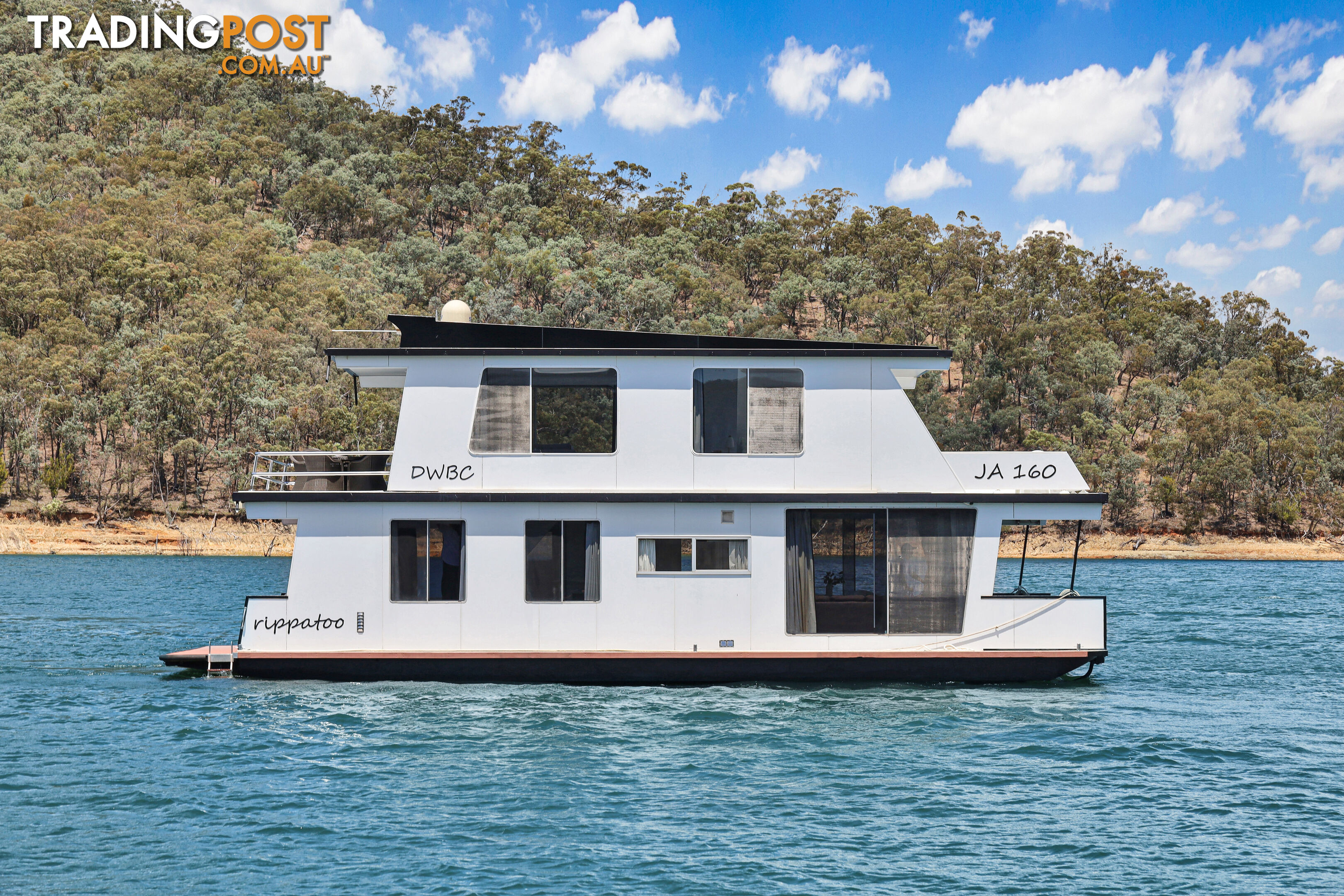 Rippatoo Houseboat Holiday Home on Lake Eildon