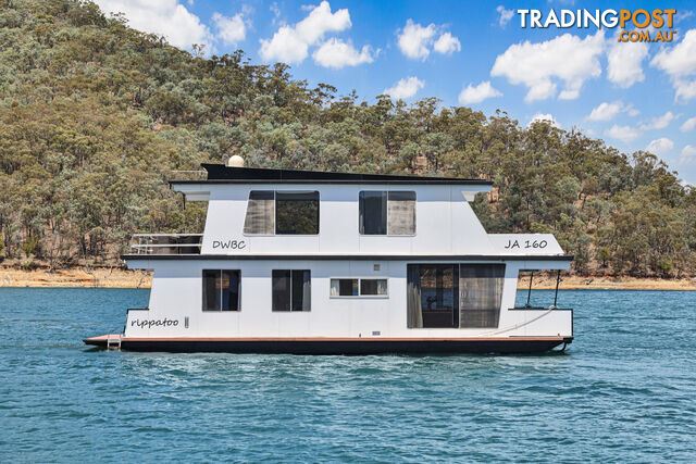 Rippatoo Houseboat Holiday Home on Lake Eildon