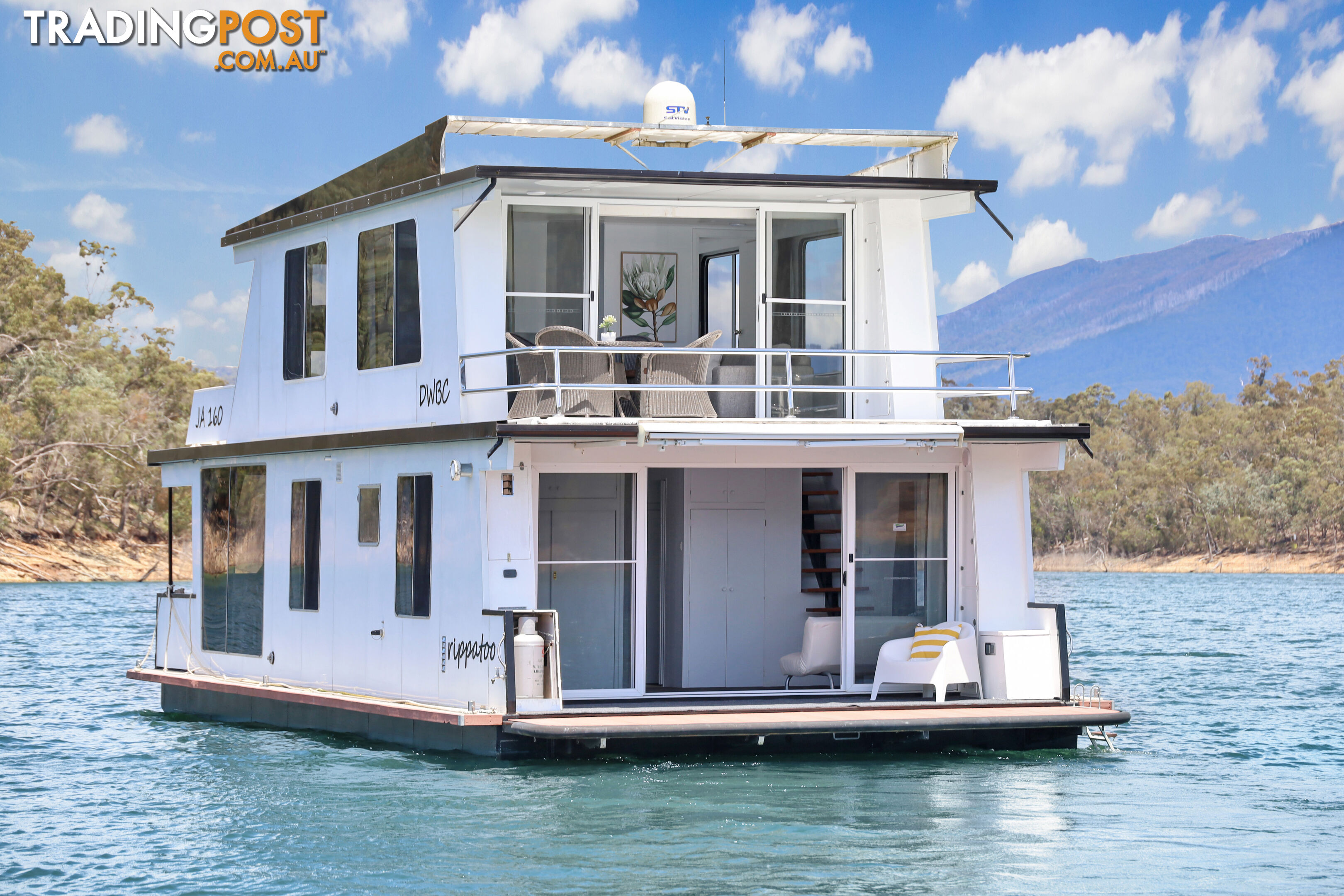 Rippatoo Houseboat Holiday Home on Lake Eildon