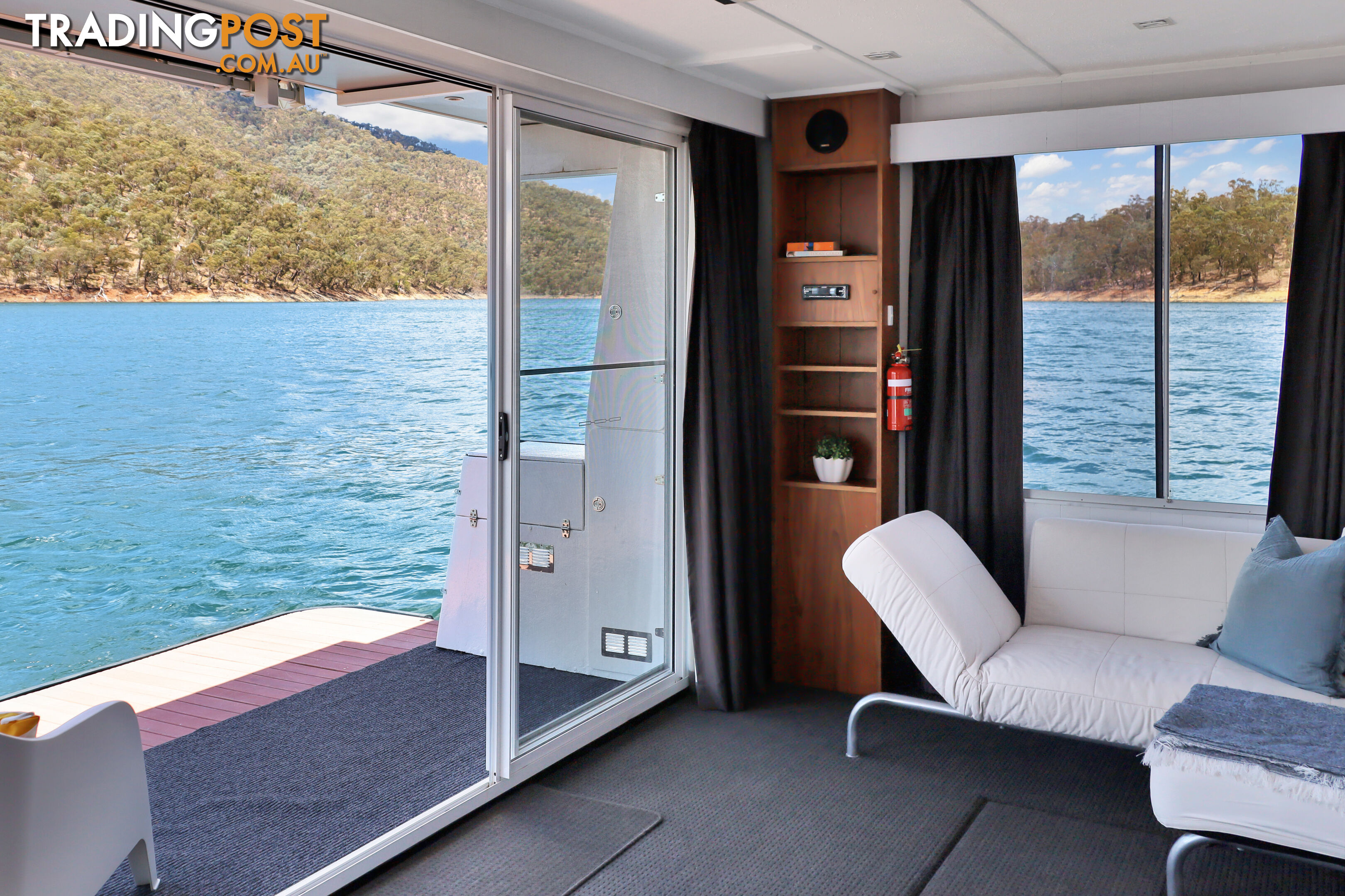 Rippatoo Houseboat Holiday Home on Lake Eildon