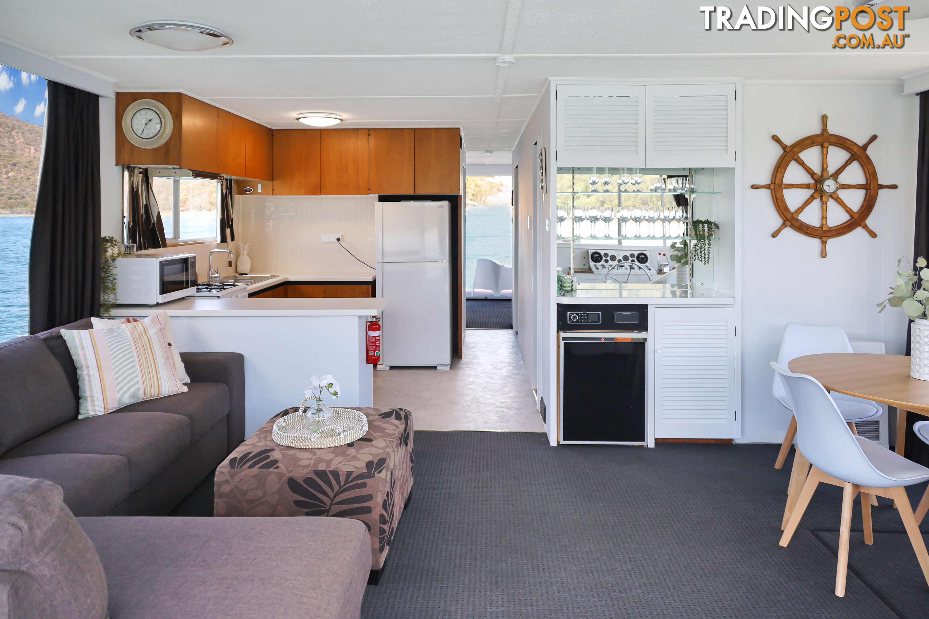 Rippatoo Houseboat Holiday Home on Lake Eildon