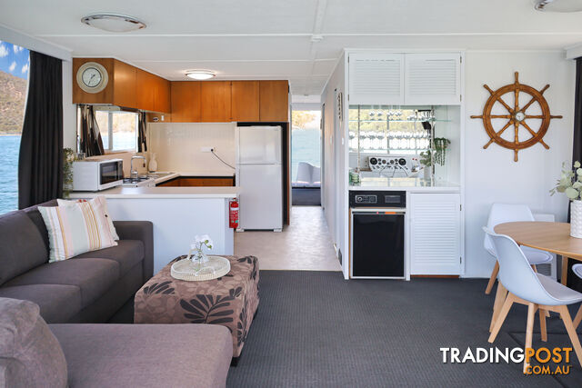 Rippatoo Houseboat Holiday Home on Lake Eildon