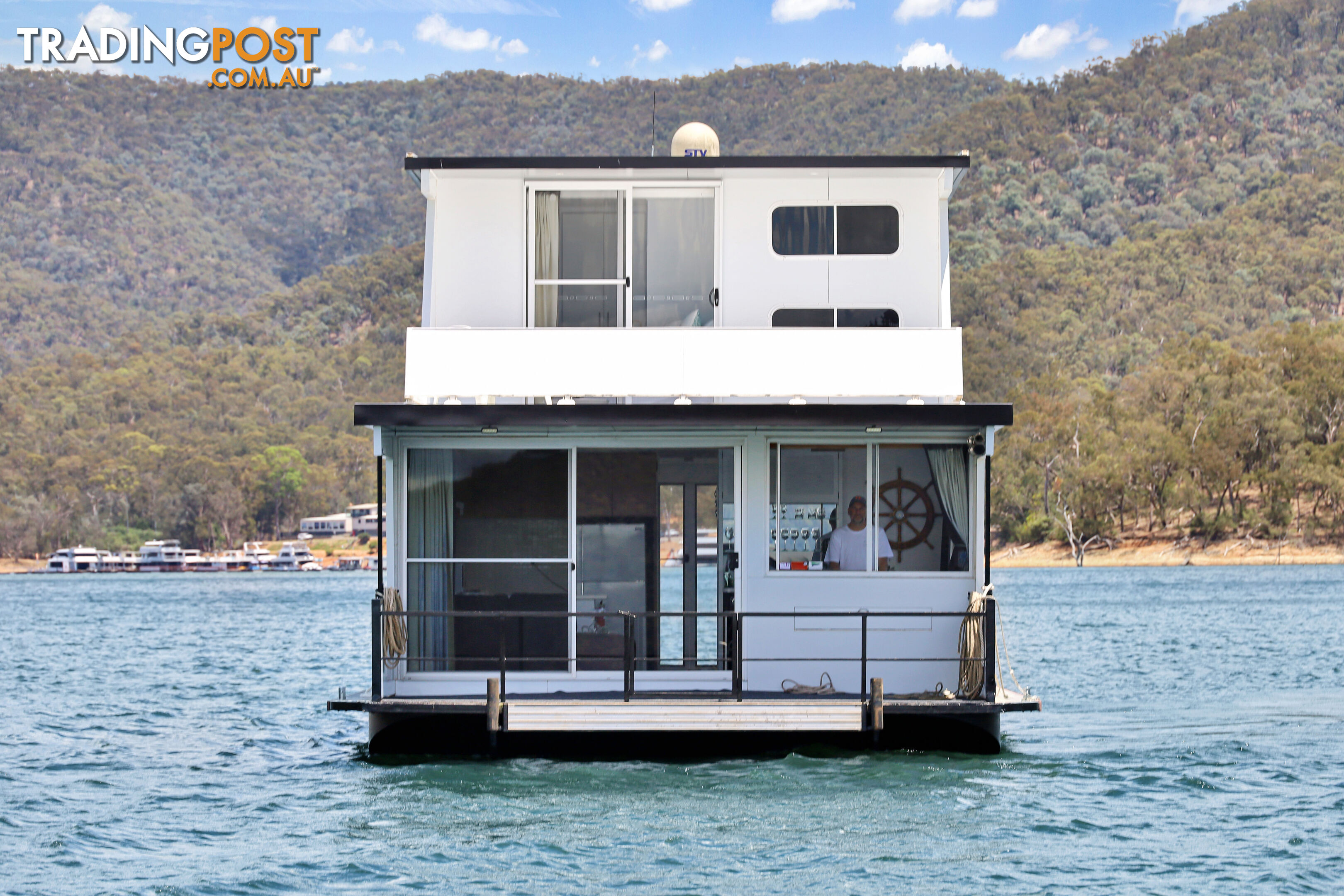 Rippatoo Houseboat Holiday Home on Lake Eildon