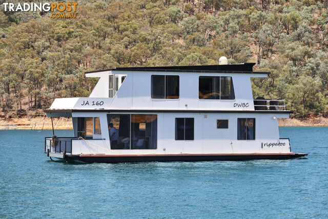 Rippatoo Houseboat Holiday Home on Lake Eildon