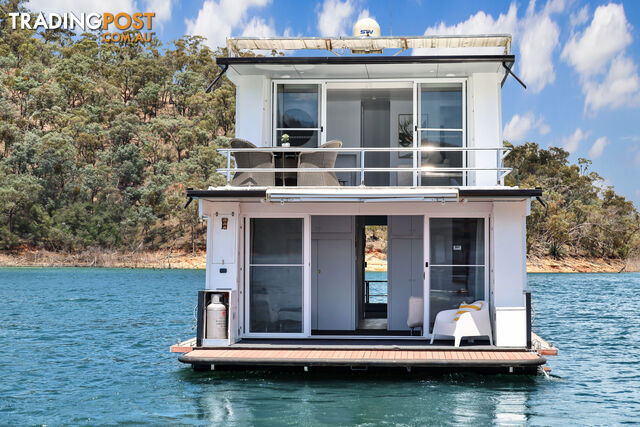 Rippatoo Houseboat Holiday Home on Lake Eildon