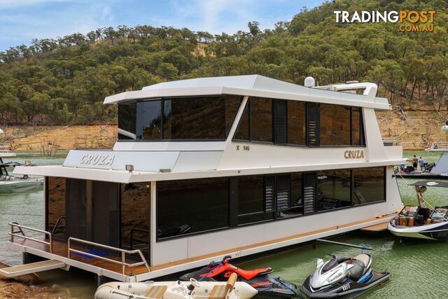 CRUZA Houseboat Holiday Home on Lake Eildon