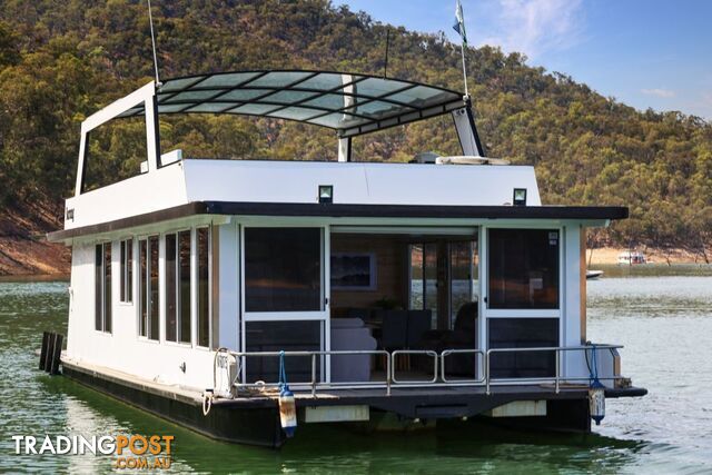 Sarong Houseboat Holiday Home on Lake Eildon - photo 2 of 30