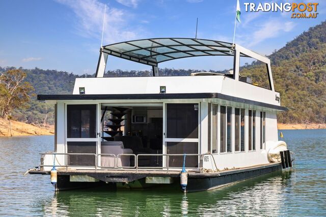 Sarong Houseboat Holiday Home on Lake Eildon - photo 3 of 30