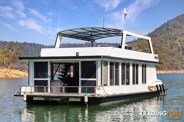 Sarong Houseboat Holiday Home on Lake Eildon