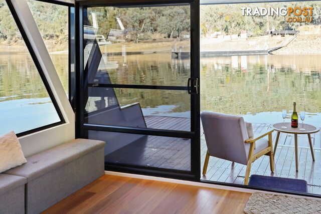 Top Gun Houseboat Holiday Home on Lake Eildon