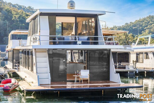 Top Gun Houseboat Holiday Home on Lake Eildon