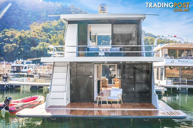 Top Gun Houseboat Holiday Home on Lake Eildon