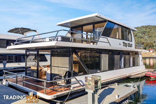 Top Gun Houseboat Holiday Home on Lake Eildon