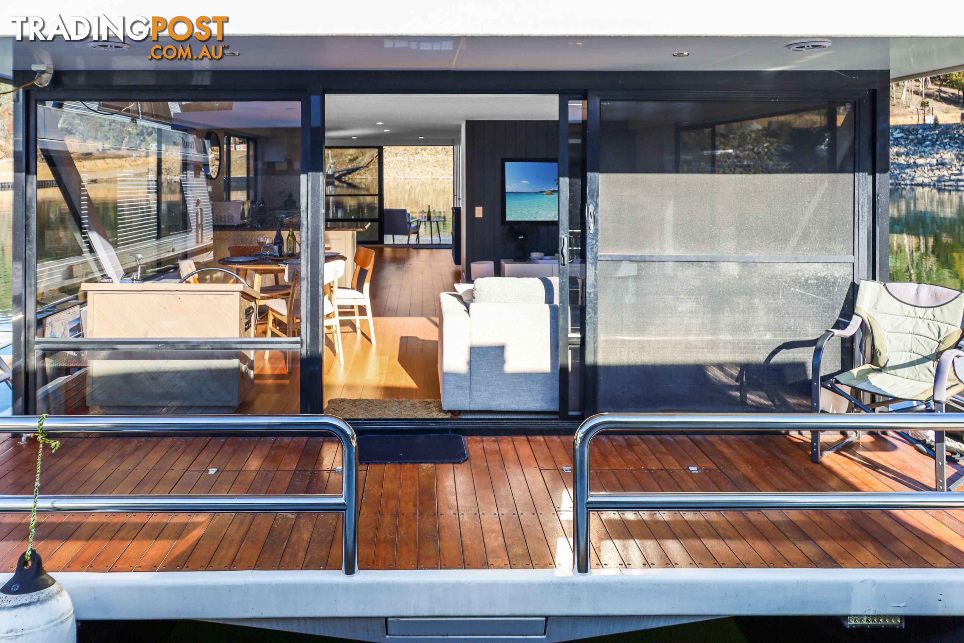 Top Gun Houseboat Holiday Home on Lake Eildon