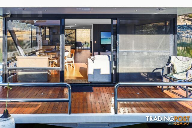 Top Gun Houseboat Holiday Home on Lake Eildon