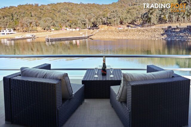 Top Gun Houseboat Holiday Home on Lake Eildon