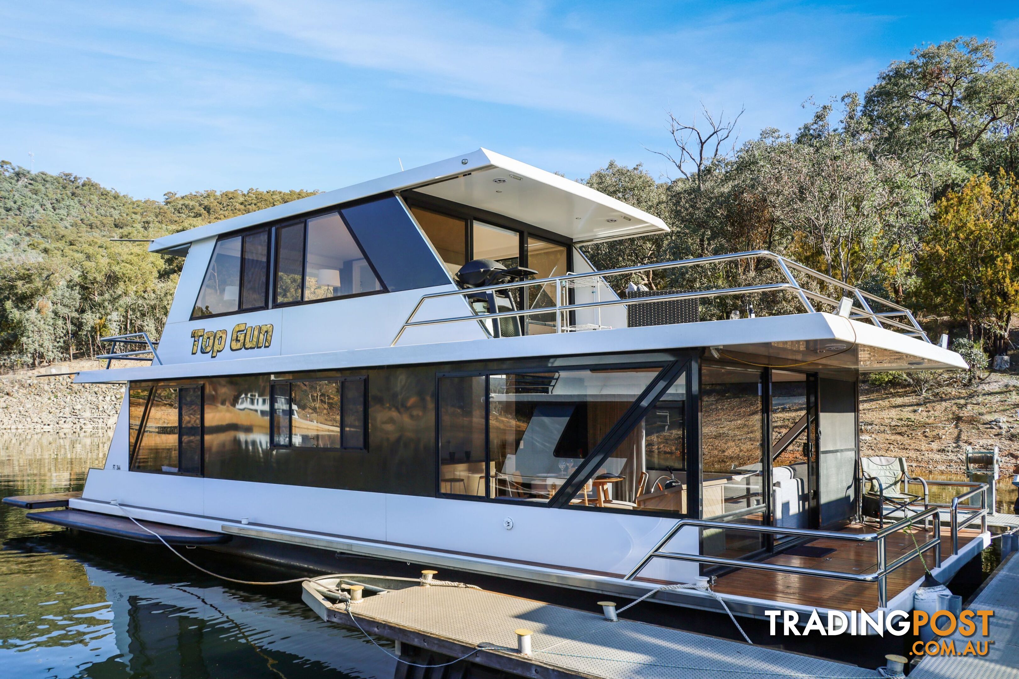 Top Gun Houseboat Holiday Home on Lake Eildon