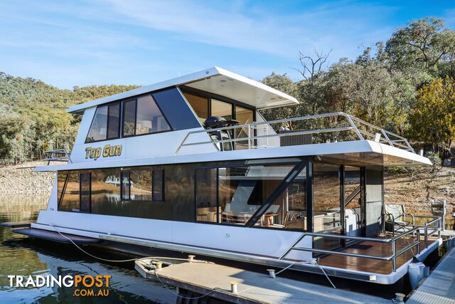 Top Gun Houseboat Holiday Home on Lake Eildon