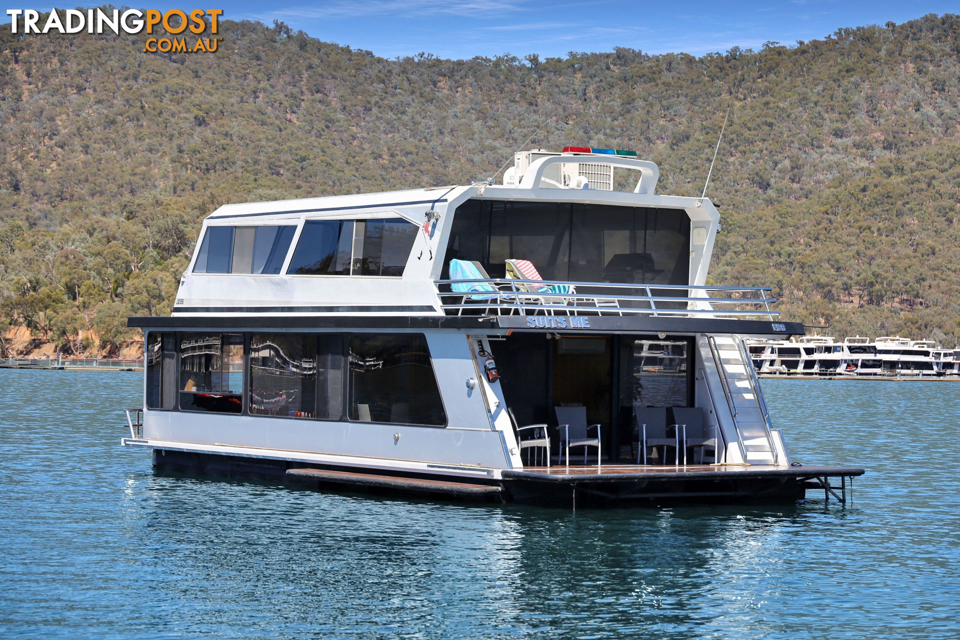 Suits Me Houseboat Holiday Home on Lake Eildon