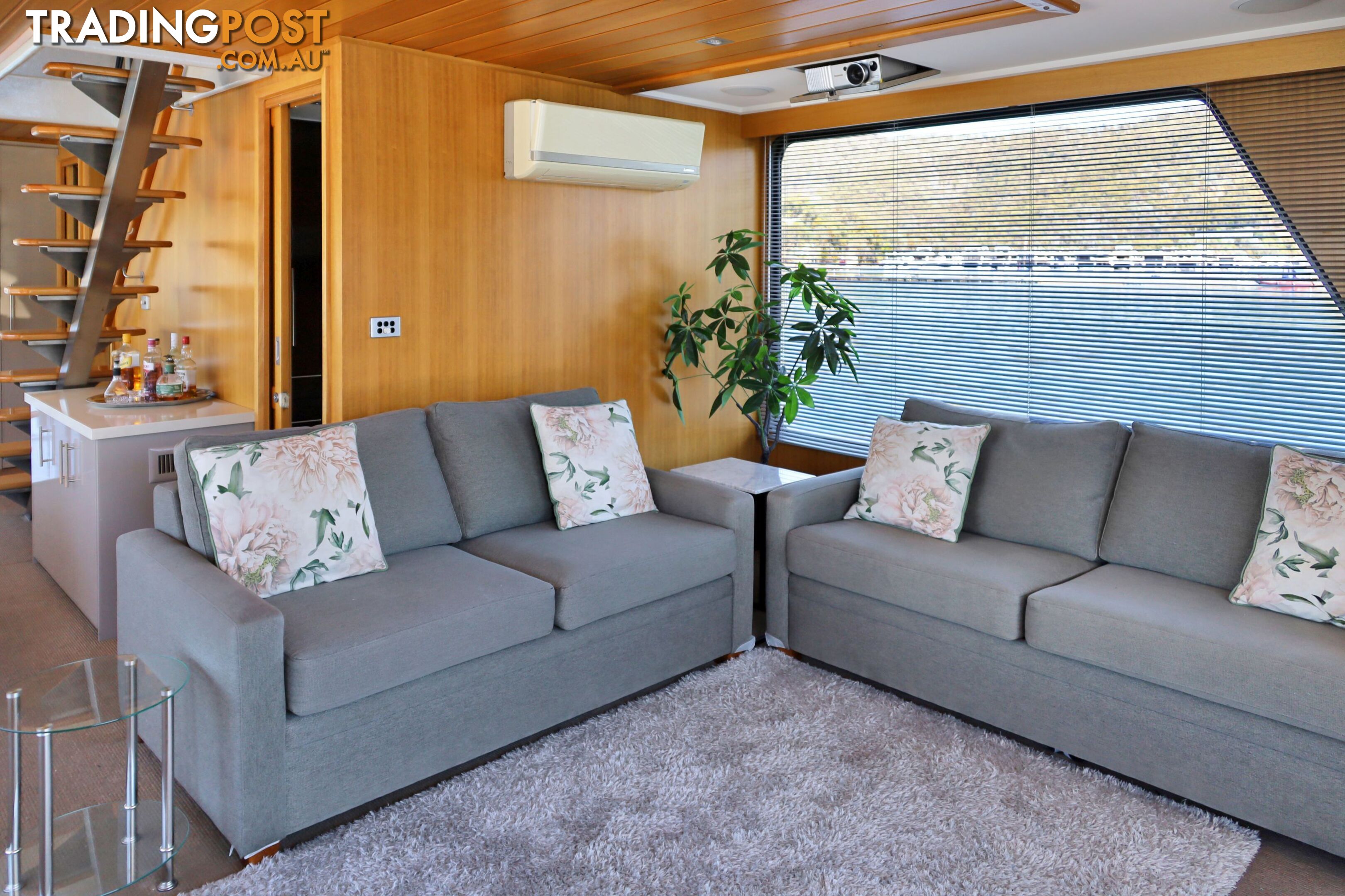 Suits Me Houseboat Holiday Home on Lake Eildon