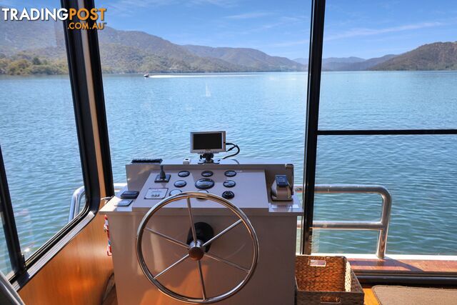 Suits Me Houseboat Holiday Home on Lake Eildon