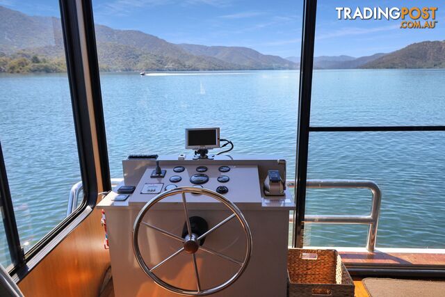 Suits Me Houseboat Holiday Home on Lake Eildon