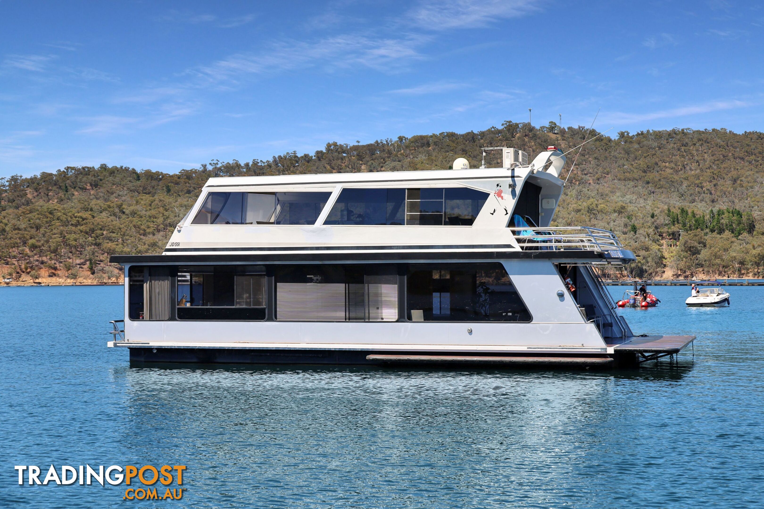 Suits Me Houseboat Holiday Home on Lake Eildon