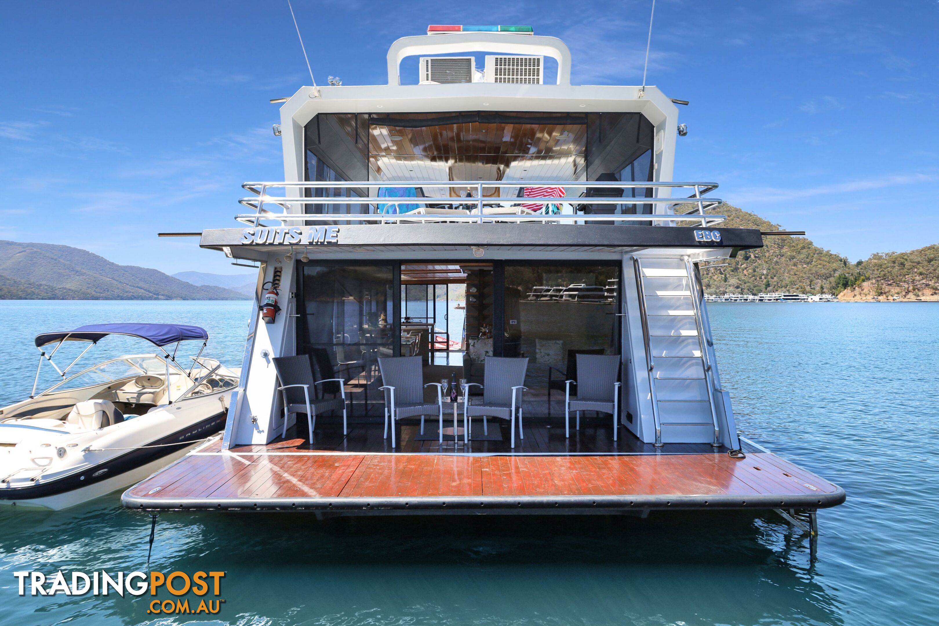 Suits Me Houseboat Holiday Home on Lake Eildon