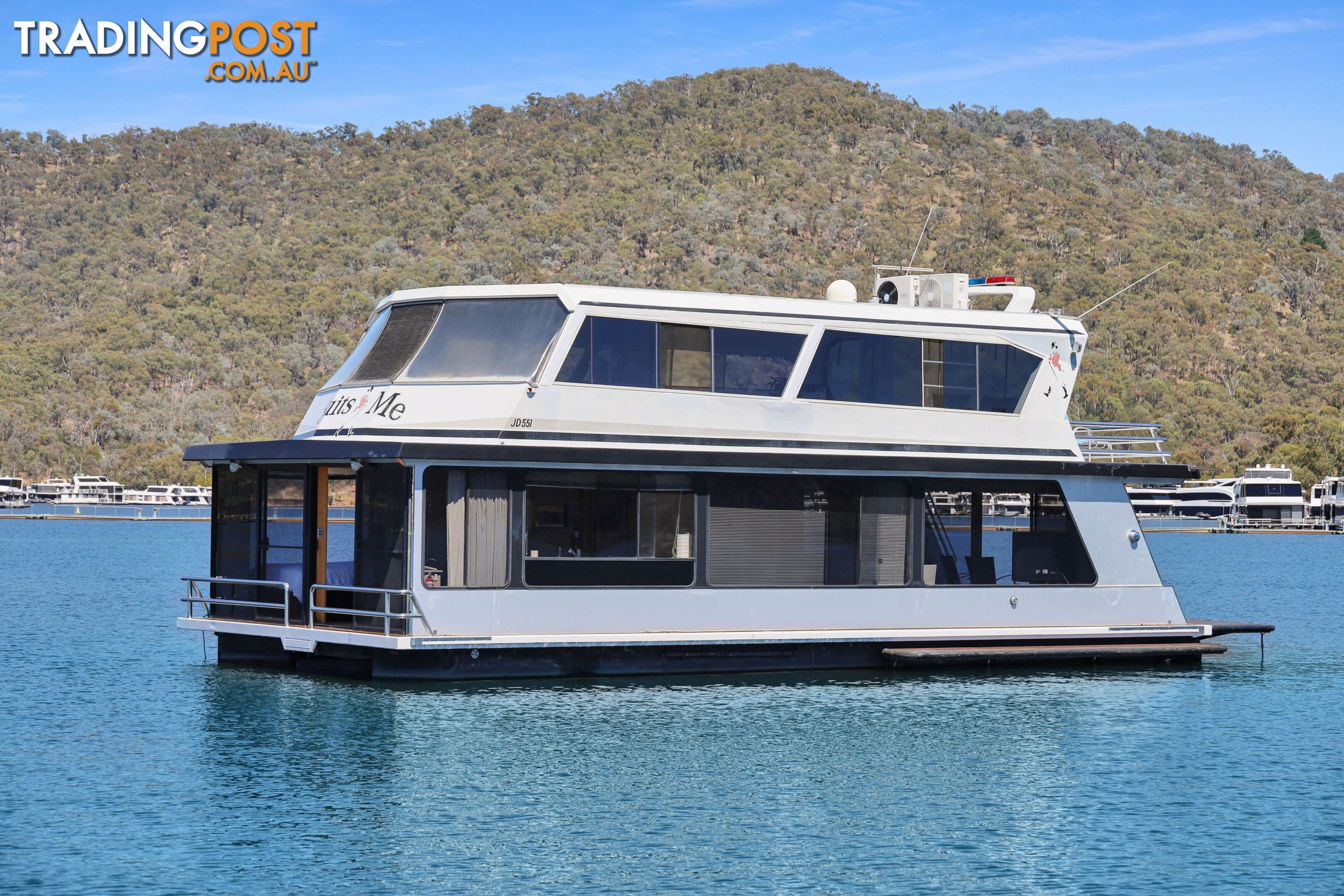 Suits Me Houseboat Holiday Home on Lake Eildon