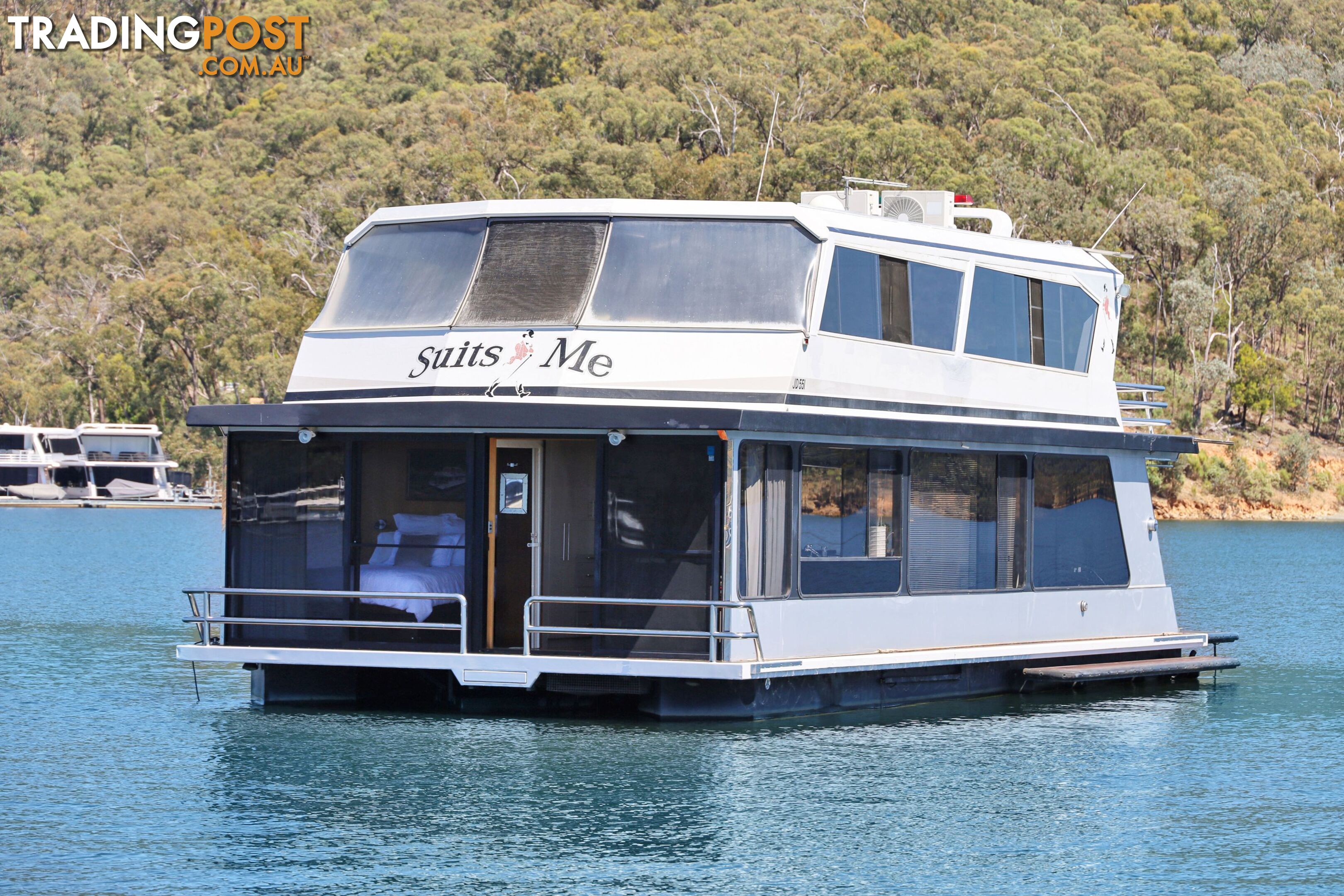 Suits Me Houseboat Holiday Home on Lake Eildon