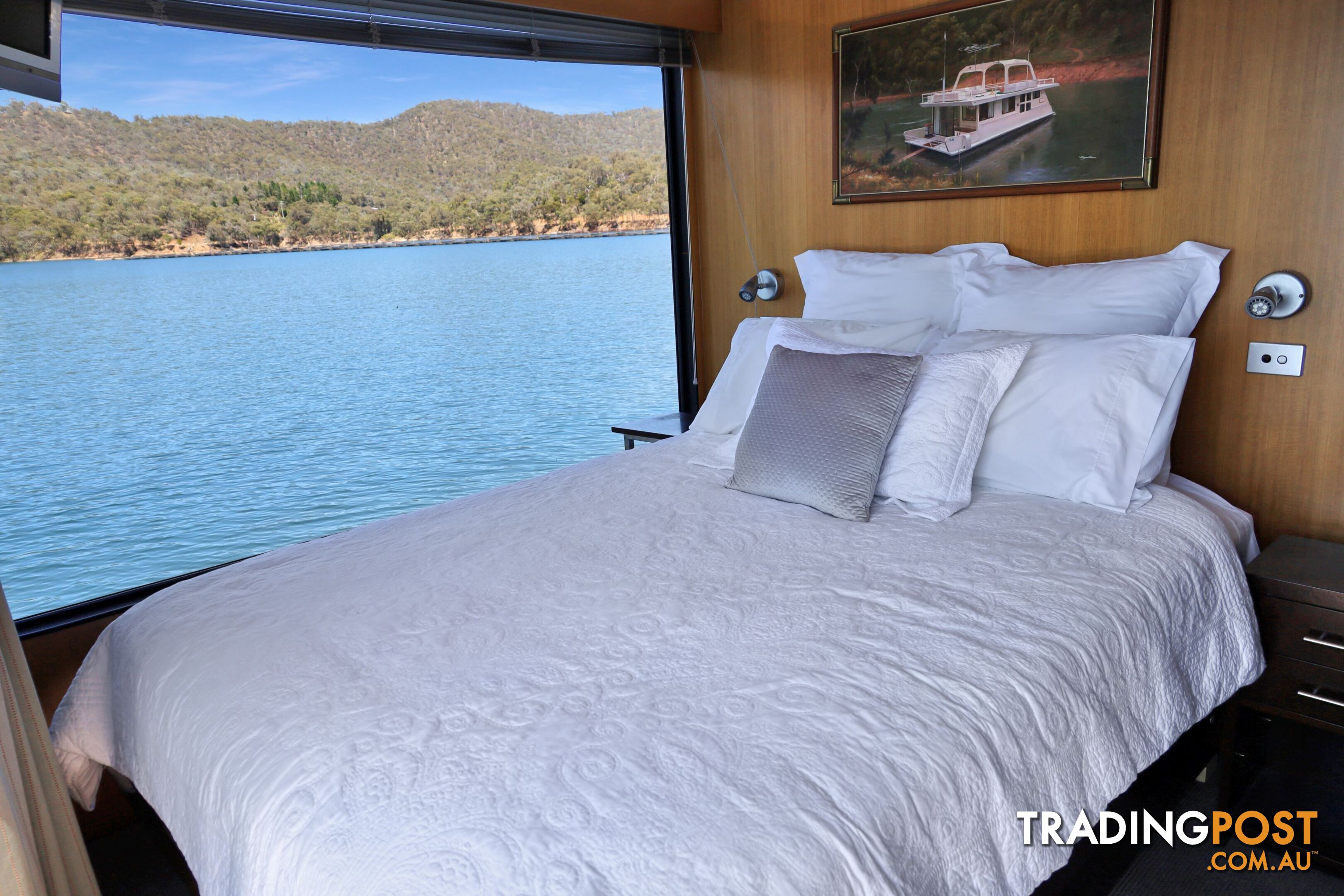 Suits Me Houseboat Holiday Home on Lake Eildon