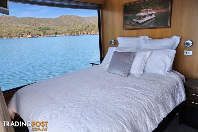 Suits Me Houseboat Holiday Home on Lake Eildon