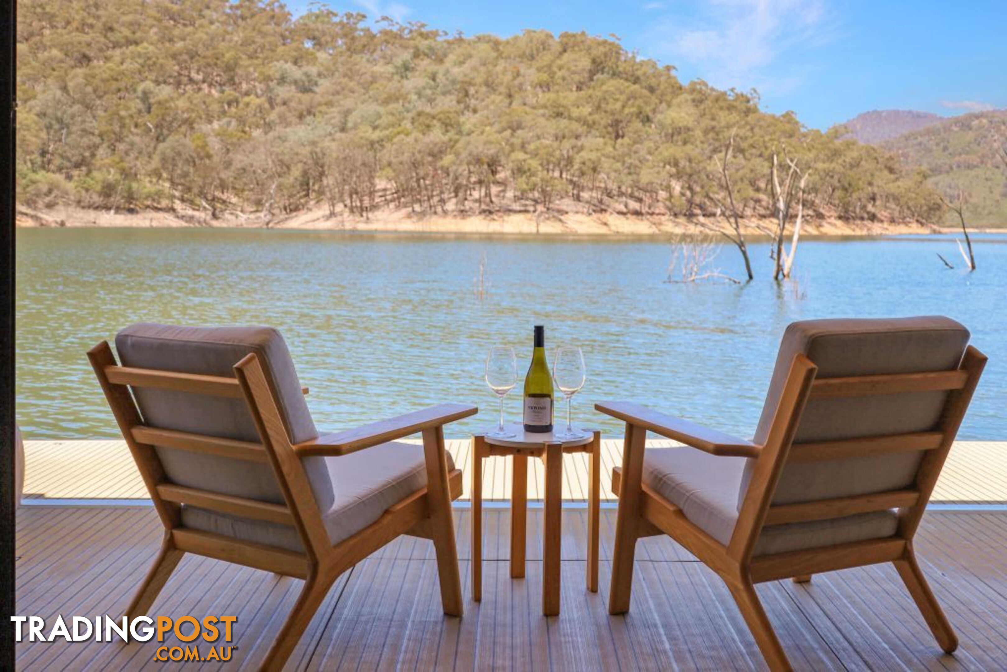 Leading Edge Houseboat Holiday Home on Lake Eildon