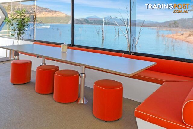 Leading Edge Houseboat Holiday Home on Lake Eildon