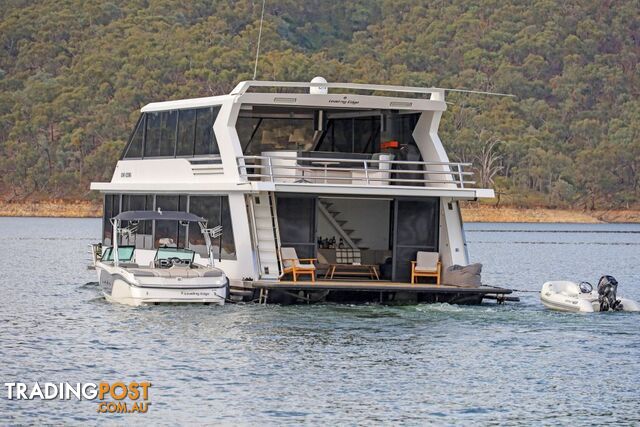 Leading Edge Houseboat Holiday Home on Lake Eildon