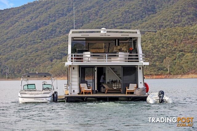 Leading Edge Houseboat Holiday Home on Lake Eildon