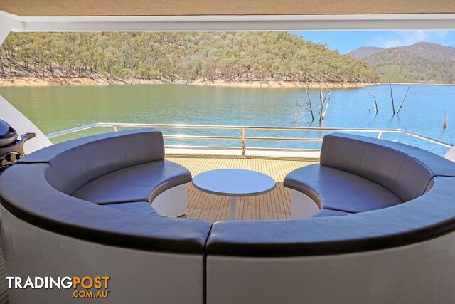 Leading Edge Houseboat Holiday Home on Lake Eildon