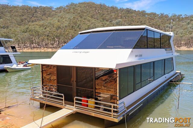 Leading Edge Houseboat Holiday Home on Lake Eildon