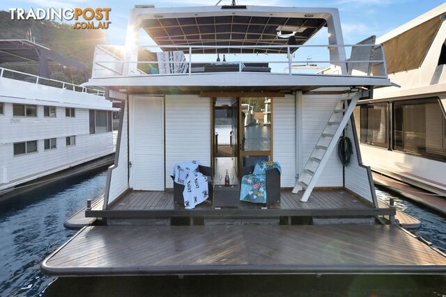 Charisma Houseboat Holiday Home at Lake Eildon